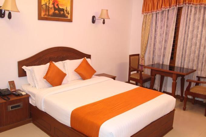Hotel Doubloon Thiruvananthapuram Екстериор снимка