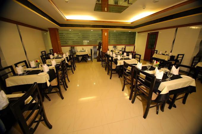 Hotel Doubloon Thiruvananthapuram Екстериор снимка