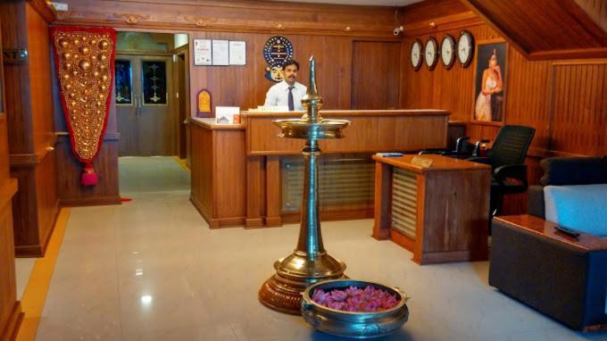 Hotel Doubloon Thiruvananthapuram Екстериор снимка
