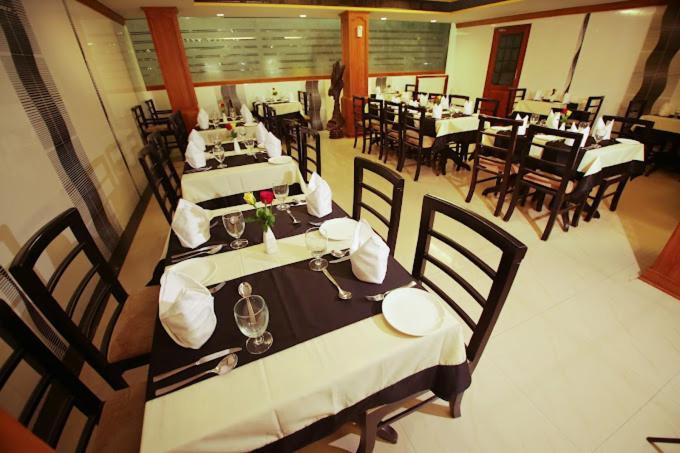 Hotel Doubloon Thiruvananthapuram Екстериор снимка